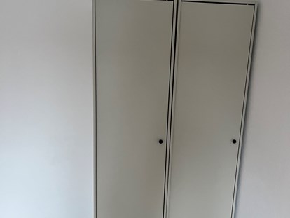 Monteurwohnung - Kühlschrank - PLZ 8051 (Österreich) - Kleiderschrank in der Unterkunft für Arbeiter und Monteure in Dobl-Zwaring. - Azra Sinanovic