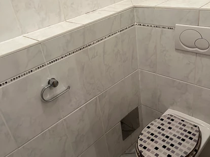 Monteurwohnung - Einzelbetten - Groß Sankt Florian - Separates WC in der Monteurwohnung in Dobl-Zwaring. - Azra Sinanovic