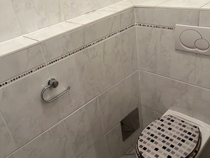 Monteurwohnung - Zimmertyp: Doppelzimmer - Neudorf ob Wildon - Separates WC in der Monteurwohnung in Dobl-Zwaring. - Azra Sinanovic