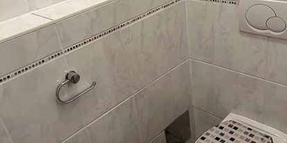Monteurwohnung - Zimmertyp: Mehrbettzimmer - Süd & West Steiermark - Separates WC in der Monteurwohnung in Dobl-Zwaring. - Azra Sinanovic