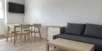Monteurwohnung - Zimmertyp: Mehrbettzimmer - Schwarzach bei Nabburg - Wohnzimmer - Moderne Monteurwohnung mit Balkon (SAD151)