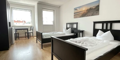 Monteurwohnung - Einzelbetten - PLZ 92245 (Deutschland) - Zimmeransicht - Gut geschnittene Monteurwohnung mit Balkon (SAD161)