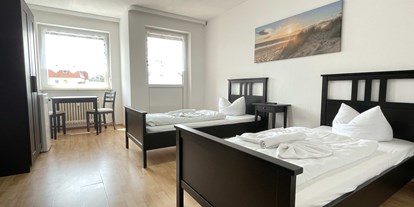 Monteurwohnung - Bettwäsche: Bettwäsche inklusive - Wackersdorf - Zimmeransicht - Gut geschnittene Monteurwohnung mit Balkon (SAD161)