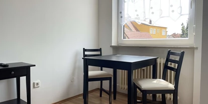 Monteurwohnung - TV - Wackersdorf - Essbereich - Gut geschnittene Monteurwohnung mit Balkon (SAD161)