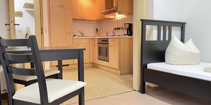 Monteurwohnung - Küche: eigene Küche - Wackersdorf - Wohnbereich - Monteurappartement in super Lage / Monteurunterkunft (SAD171)