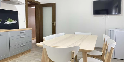 Monteurwohnung - Zimmertyp: Einzelzimmer - PLZ 92287 (Deutschland) - Essbereich, Küche - Komfortable Monteurwohnung (SAD201)