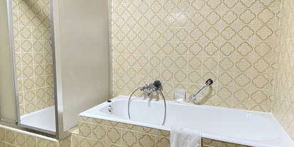 Monteurwohnung - Badezimmer: eigenes Bad - Kümmersbruck - Badezimmer - Komfortable Monteurwohnung (SAD201)