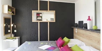 Monteurwohnung - Zimmertyp: Doppelzimmer - Schwandorf - Schlafzimmer - Komfortables Mobilheim am See mit Whirlpool (WA101)