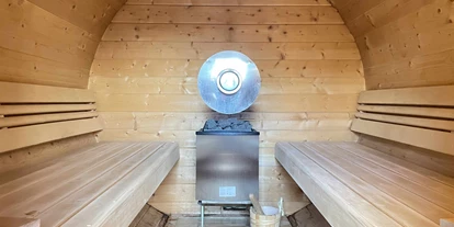 Monteurwohnung - Küche: eigene Küche - PLZ 92551 (Deutschland) - Sauna (innen) - Modernes Mobilheim mit Fass-Sauna und Whirlpool (WA104)