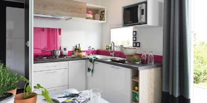 Monteurwohnung - Küche: eigene Küche - PLZ 92442 (Deutschland) - Küche, Essbereich - Gemütliches Mobilheim am See (WA105)