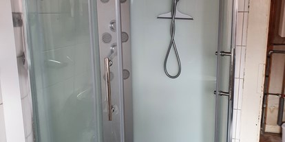 Monteurwohnung - Badezimmer: Gemeinschaftsbad - PLZ 37075 (Deutschland) - Dusche - Beata Holz