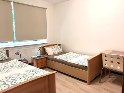 Monteurwohnung - Bettwäsche: Bettwäsche inklusive - PLZ 47802 (Deutschland) - Schlafzimmer doppelt, double bedroom - Top Wohnungen möbliert in Mönchengladbach, Viersen, Krefeld