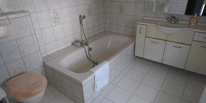 Monteurwohnung - Badezimmer: eigenes Bad - PLZ 03099 (Deutschland) - Badezimmer mt Badewanne - Spreewald 