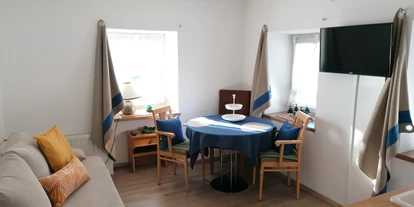 Monteurwohnung - Art der Unterkunft: Gästezimmer - Höggen - Ess- und Wohnbereich Fewo - Ferienwohnung Saunahaus