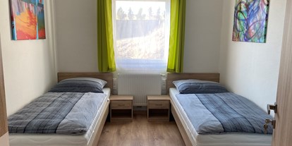 Monteurwohnung - Küche: eigene Küche - Doppelzimmer mit Einzelbetten im Monteurzimmer in Neulengbach - Monteurzimmer-Buchen.at  in Neulengbach