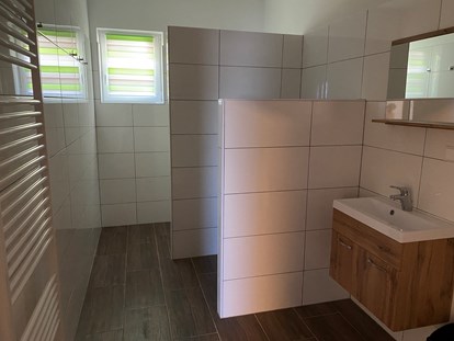 Monteurwohnung - Maiß - Badezimmer - Monteurzimmer-Buchen.at  in Neulengbach