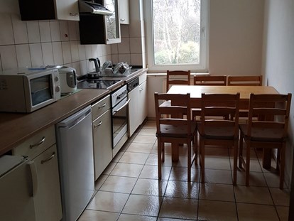 Monteurwohnung - Badezimmer: eigenes Bad - Küche 2 Apartment - Apartment Monteurzimmer Duisburg