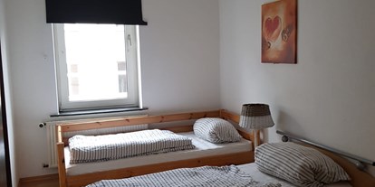 Monteurwohnung - Bettwäsche: Bettwäsche inklusive - Nordrhein-Westfalen - 2 Bett Schlafzimmer - Apartment Monteurzimmer Duisburg
