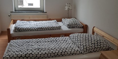 Monteurwohnung - Küche: eigene Küche - Doppelzimmer mit Einzelbetten - Apartment Monteurzimmer Duisburg