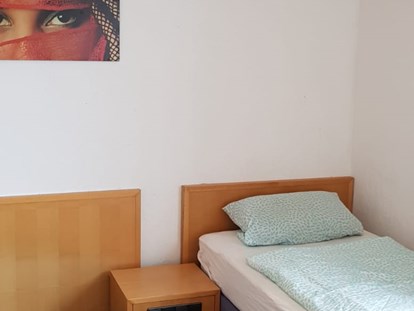 Monteurwohnung - Bettwäsche: Bettwäsche inklusive - Moers - Einzelbett - Apartment Monteurzimmer Duisburg