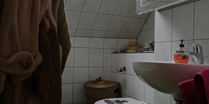 Monteurwohnung - TV - Detmold - Badezimmer  - Blick ins Grüne 