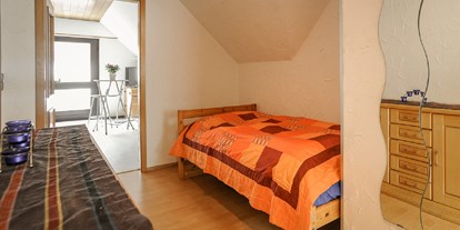 Monteurwohnung - Kühlschrank - Lenningen - Bett im Flur - Ferienwohnung Klenk 2