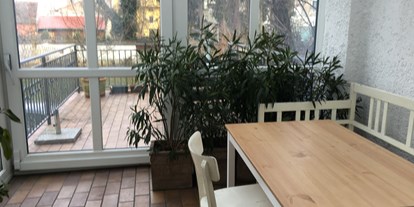 Monteurwohnung - Küche: eigene Küche - Oberösterreich - Sitzgelegenheit, Tisch und Terrasse - Monteurwohnung Linz Zentrum
