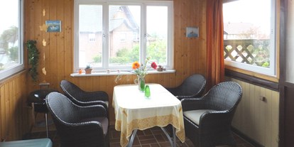 Monteurwohnung - Badezimmer: eigenes Bad - Heinsen - Veranda (hier darf geraucht werden) - Ferienwohnung "Alte Leibzucht" in Emmerthal