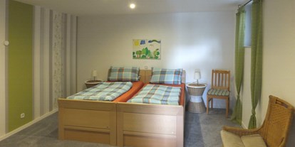 Monteurwohnung - Doppelzimmer, Einzelbetten möglich - Ferienwohnung "Am Bückeberg" direkt in Emmerthal