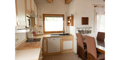 Monteurwohnung - Kühlschrank - PLZ 71229 (Deutschland) - Küche in der Monteurunterkunft in Neubulach im Landkreis Calw - Haus Feldblick Neubulach