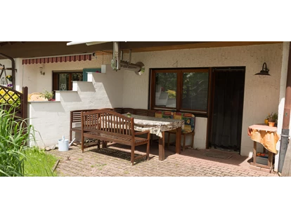 Monteurwohnung - Zimmertyp: Einzelzimmer - PLZ 75428 (Deutschland) - Garten mit Sitzgruppe - Haus Feldblick Neubulach