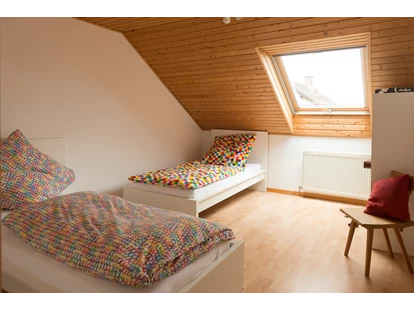 Monteurwohnung - Bettwäsche: Bettwäsche inklusive - Walheim - Zwei Einzelbetten - Haus Feldblick Neubulach