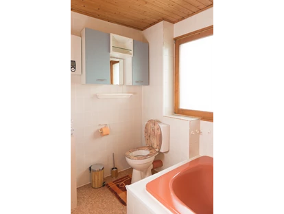 Monteurwohnung - Zimmertyp: Doppelzimmer - Stuttgart West - WC im Badezimmer - Haus Feldblick Neubulach