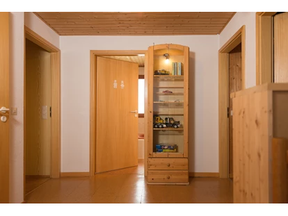 Monteurwohnung - Zimmertyp: Einzelzimmer - Walheim - Flur - Haus Feldblick Neubulach
