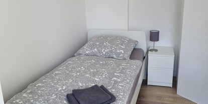Monteurwohnung - Einzelbetten - Düsseldorf 017681033054 - Schlafzimmer - Monteurswohnung TAKAppartement Dormagen OG
