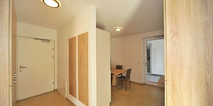 Monteurwohnung - Kaffeemaschine - Wörthersee - 90+ Monteurzimmer in Klagenfurt, Einzelbetten, Parkplätze, WIFI, Küchen