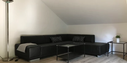 Monteurwohnung - Zimmertyp: Doppelzimmer - PLZ 75172 (Deutschland) - Wohnzimmer mit TV - Ferienwohnung Seerose Bad Wildbad i. Schwarzwald