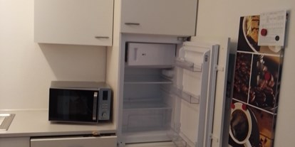 Monteurwohnung - Kühlschrank - PLZ 79809 (Deutschland) - Küche mit Kühlschrank und Gefrierfach, Microwelle, Geschirrspüler - Schwarzwald Anna-Lena