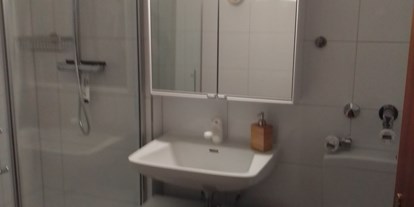Monteurwohnung - WLAN - PLZ 79809 (Deutschland) - Badezimmer mit Dusche - Schwarzwald Anna-Lena