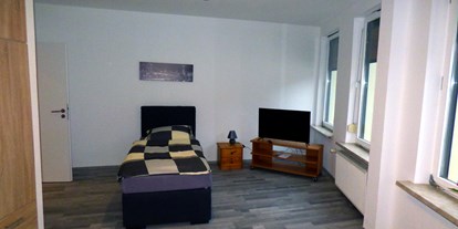 Monteurwohnung - TV - Uhrsleben - Wohn-Schlaf-Bereich 2.OG - Modernisierte Appartements