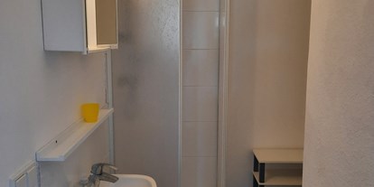 Monteurwohnung - Art der Unterkunft: Apartment - Moringen - Badezimmer mit Dusche - Kleen-Monteurzimmer Einbeck/Northeim