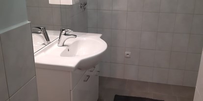 Monteurwohnung - Badezimmer: Gemeinschaftsbad - Diemannsberg - Privat Zimmer in Eichgraben / Monteurzimmer