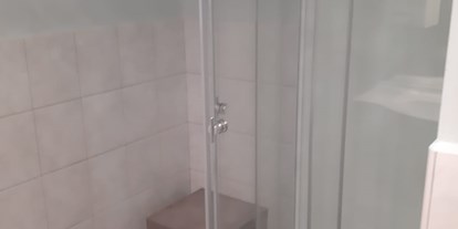 Monteurwohnung - Badezimmer: Gemeinschaftsbad - Niederösterreich - Bad/Dusche - Privat Zimmer in Eichgraben / Monteurzimmer