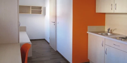 Monteurwohnung - Waschmaschine - PLZ 89195 (Deutschland) - Orange Apartments