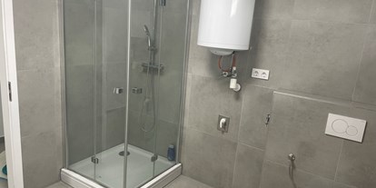 Monteurwohnung - Badezimmer: Gemeinschaftsbad - Mühlviertel - Badezimmer 1  - Monteurzimmer Arbing / Perg