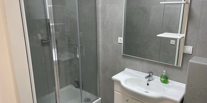 Monteurwohnung - Zimmertyp: Mehrbettzimmer - Denneberg - Badezimmer 2 - Monteurzimmer Arbing / Perg