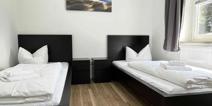 Monteurwohnung - Einzelbetten - PLZ 92245 (Deutschland) - Schlafzimmer - Moderne Monteurwohnung / Übergangswohnung (SAD191)
