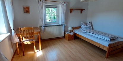 Monteurwohnung - Badezimmer: Gemeinschaftsbad - Ködnitz (Landkreis Kulmbach) - Zimmer beige - Monteurwohnung Euben
