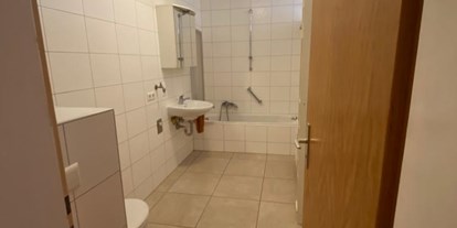 Monteurwohnung - Zimmertyp: Doppelzimmer - Neckartenzlingen - Bad  - Monteurwohnung Stuttgart