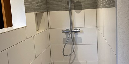 Monteurwohnung - Badezimmer: eigenes Bad - Eschlkam - Körners Ferienwohnung